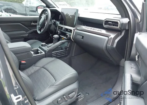 2024 Toyota Tacoma Trd Sport 4Wd z USA, uszkodzony, nr VIN 3TMLB5JN9RM060836